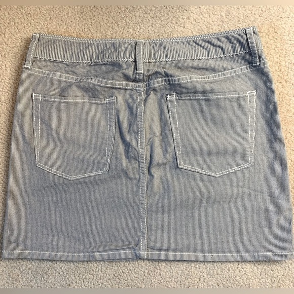 Gap Mini Skirt Pinstripe Blue White Cotton Blend Women Size 6 - Picture 2 of 7